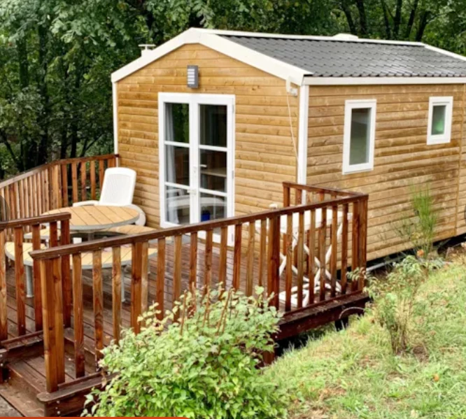 Camping Le Mas des Sédariès 3*, Camping 3* à Villefort (Lozère) - Location Chalet pour 4 personnes - Photo N°2