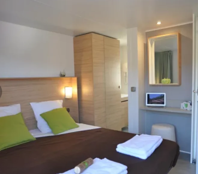 Camping Le Mas des Sédariès 3*, Camping 3* à Villefort (Lozère) - Location Chalet pour 10 personnes - Photo N°7