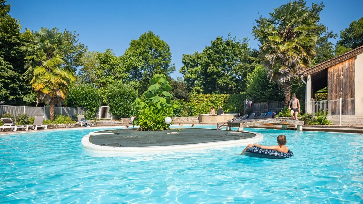 Camping Le Village du Port 4* - Ze collection, Camping 4* à Saint Sozy (Lot) - Location Tente équipée pour 4 personnes - Photo N°7
