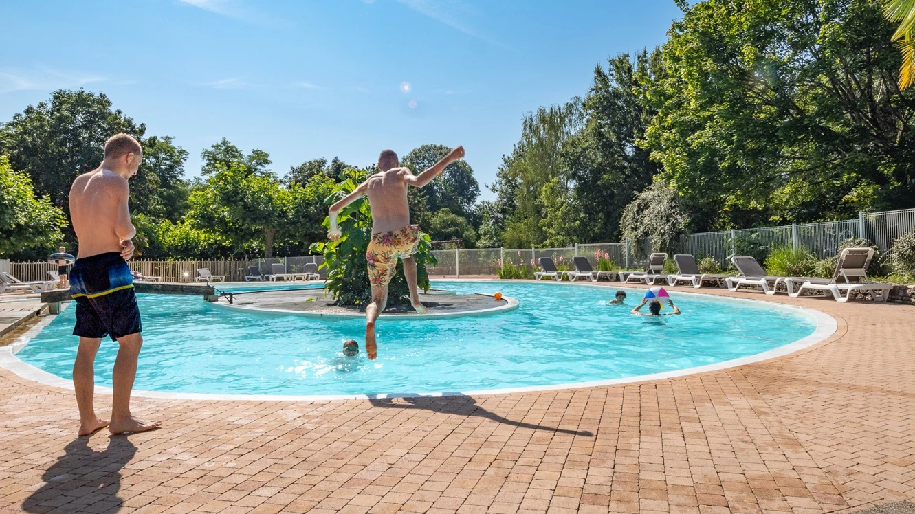 Camping Le Village du Port 4* - Ze collection, Camping 4* à Saint Sozy (Lot) - Location Tente équipée pour 4 personnes - Photo N°11