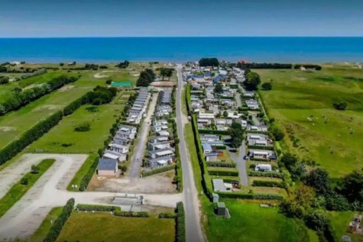 , Camping 4* à Sainte Marie du Mont (Manche) - Location Chalet pour 2 personnes - Photo N°4