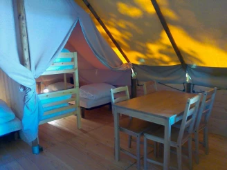 CAMPING DE L'ARQUEBUSE 3*, Camping à Athée (Côte d'Or) - Location Tente équipée pour 5 personnes - Photo N°2