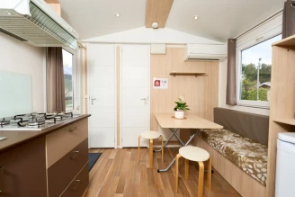CAMPING LA CERISE 3*, Camping 3* à Malemort du Comtat (Vaucluse) - Location Mobil Home pour 4 personnes - Photo N°2