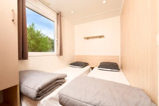 CAMPING LA CERISE 3*, Camping 3* à Malemort du Comtat (Vaucluse) - Location Mobil Home pour 4 personnes - Photo N°3
