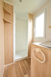 CAMPING LA CERISE 3*, Camping 3* à Malemort du Comtat (Vaucluse) - Location Mobil Home pour 4 personnes - Photo N°4