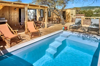 Camping Au Paradis des Campeurs 4*, Camping 4* à Les Issambres (Var) - Location Chalet pour 6 personnes - Photo N°4
