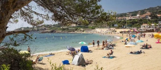 Camping Au Paradis des Campeurs 4*, Camping 4* à Les Issambres (Var) - Location Chalet pour 4 personnes - Photo N°2