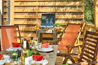 Camping Au Paradis des Campeurs 4*, Camping 4* à Les Issambres (Var) - Location Chalet pour 4 personnes - Photo N°4