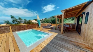 Camping Au Paradis des Campeurs 4*, Camping 4* à Les Issambres (Var) - Location Chalet pour 8 personnes - Photo N°4