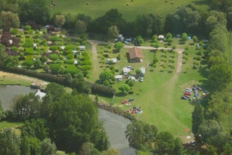 Camping Aubeterre sur Dronne 3*, Camping 3* à Aubeterre sur Dronne (Charente) - Location Mobil Home pour 6 personnes - Photo N°4