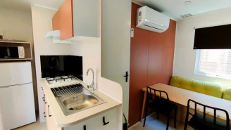 Camping La Bergerie Plage 4*, Camping 4* à Hyères (Var) - Location Mobil Home pour 4 personnes - Photo N°2