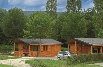 Camping La Marjorie 3*, Camping 4* à Lons le Saunier (Jura) - Location Chalet pour 6 personnes - Photo N°2