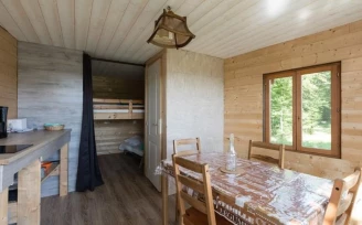 Camping Les Castors 4*, Camping 4* à Burnhaupt le Haut (Haut Rhin) - Location Cabane pour 4 personnes - Photo N°4