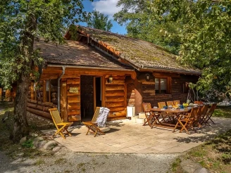 Camping Les Castors 4*, Camping 4* à Burnhaupt le Haut (Haut Rhin) - Location Chalet pour 10 personnes - Photo N°2