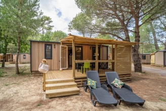 Camping Les Couleurs de la Coubre 4*, Camping 4* à Les Mathes (Charente Maritime) - Location Mobil Home pour 4 personnes - Photo N°2