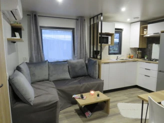 Camping Les P'tites Maisons dans la Prairie 3*, Camping 3* à Sallertaine (Vendée) - Location Mobil Home pour 8 personnes - Photo N°3