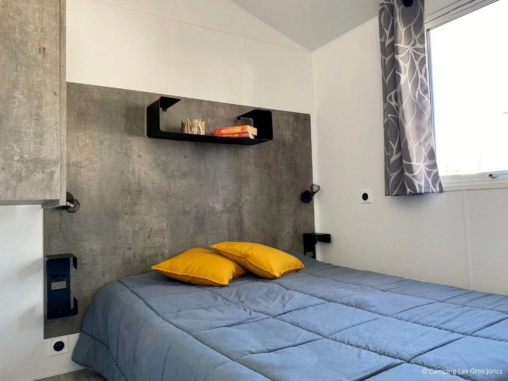 Camping Les Gros Joncs 5*, Camping 5* à Saint Georges d'Oléron (Charente Maritime) - Location Mobil Home pour 4 personnes - Photo N°5