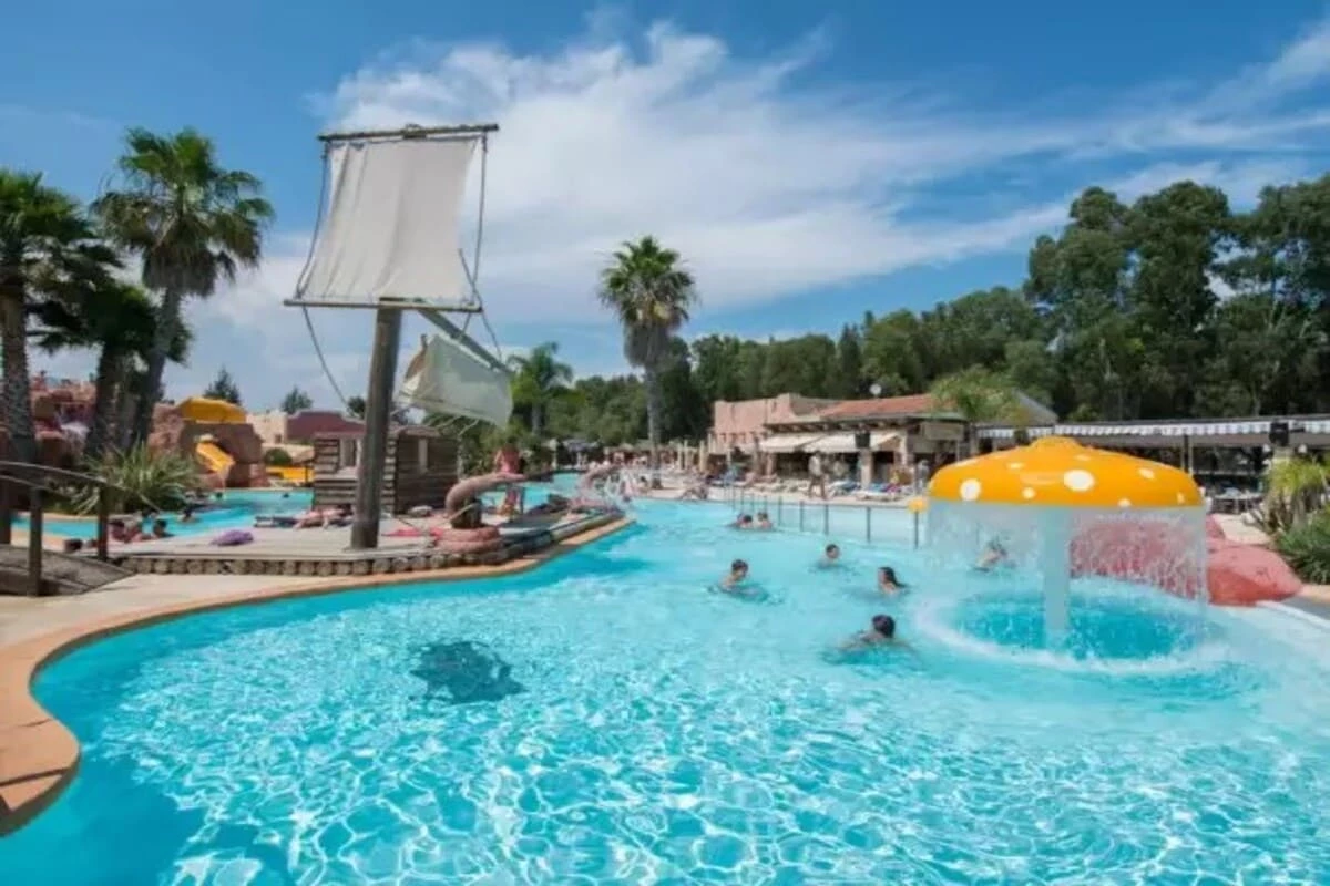Camping Les Palmiers 4*, Camping 4* à Hyères (Var) - Location Mobil Home pour 8 personnes - Photo N°3