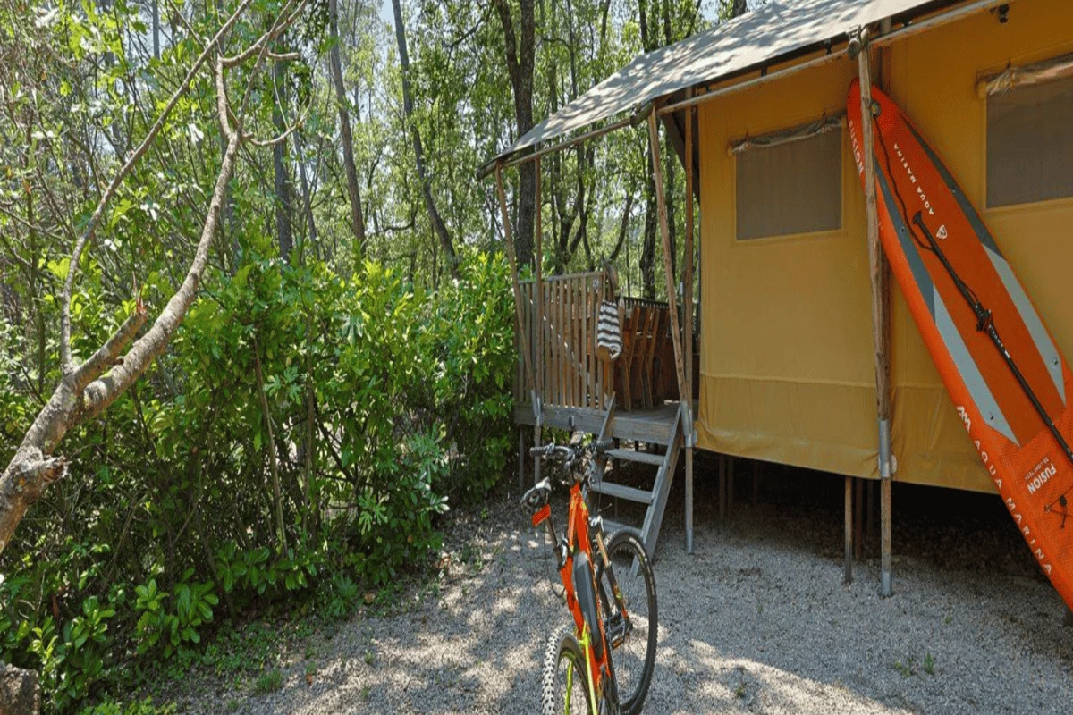 Camping Domaine Villa Verde, Camping 2* à Callas (Var) - Location Tente équipée pour 6 personnes - Photo N°2