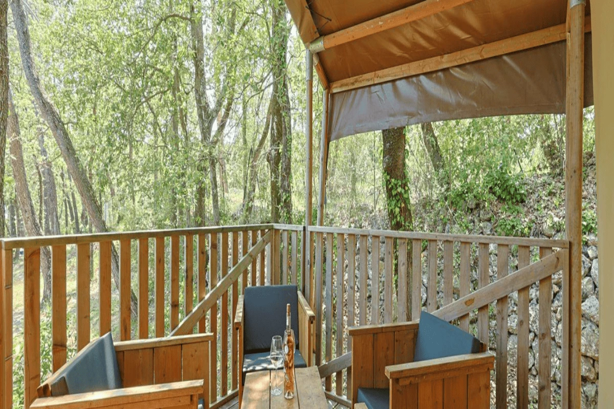 Camping Domaine Villa Verde, Camping 2* à Callas (Var) - Location Tente équipée pour 6 personnes - Photo N°3