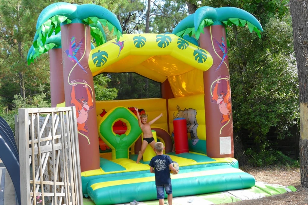 Camping Les Samaras 4*, Camping 4* à Saint Jean de Monts (Vendée) - Location Mobil Home pour 4 personnes - Photo N°9