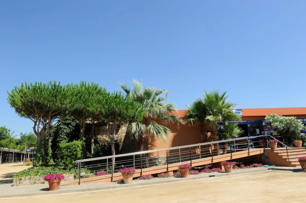 Camping del Mar 3*, Camping 4* à Malgrat de Mar (Barcelone) - Location Bungalow pour 6 personnes - Photo N°13