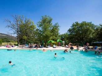 Domaine des Chênes Blancs 3*, Camping 3* à Saint Saturnin lès Apt (Vaucluse) - Location Tente équipée pour 5 personnes - Photo N°2