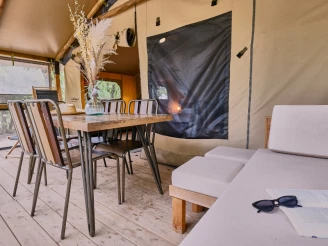 Domaine des Chênes Blancs 3*, Camping 3* à Saint Saturnin lès Apt (Vaucluse) - Location Tente équipée pour 5 personnes - Photo N°4