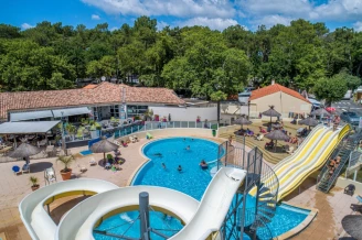 Camping Les Biches 4*, Camping 4* à Saint Hilaire de Riez (Vendée) - Location Chalet pour 6 personnes - Photo N°2