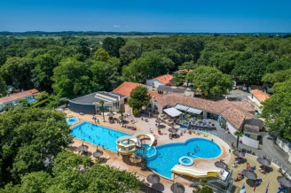 Camping Les Biches 4*, Camping 4* à Saint Hilaire de Riez (Vendée) - Location Cabane pour 4 personnes - Photo N°4