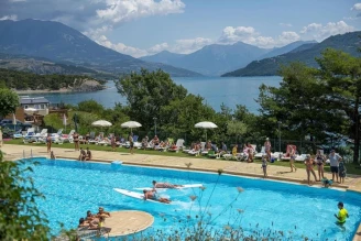 Village Vacances L'Ecrin du Lac 3*, Camping 3* à Chorges (Hautes Alpes) - Location Appartement pour 6 personnes - Photo N°2