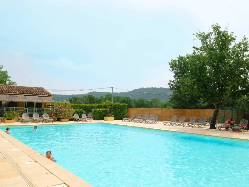 Domaine des Chênes Blancs 3*, Camping 3* à Saint Saturnin lès Apt (Vaucluse) - Location Tente équipée pour 5 personnes - Photo N°5