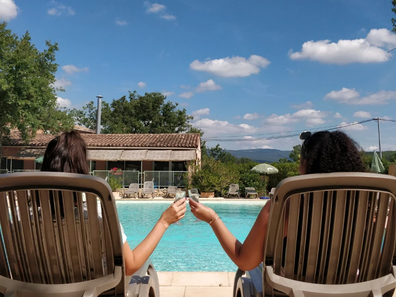 Domaine des Chênes Blancs 3*, Camping 3* à Saint Saturnin lès Apt (Vaucluse) - Location Tente équipée pour 5 personnes - Photo N°6