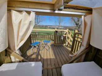 Camping Les Rives de Vilaine 2*, Camping 2* à Férel (Morbihan) - Location Cabane pour 2 personnes - Photo N°2