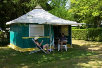 , Camping 4* à Aubazines (Corrèze) - Location Tente équipée pour 4 personnes - Photo N°1