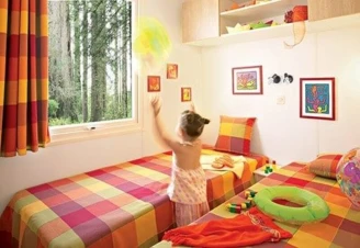 Camping Les Chenes Verts 4*, Camping 4* à Bourgneuf en Retz (Loire Atlantique) - Location Mobil Home pour 6 personnes - Photo N°4