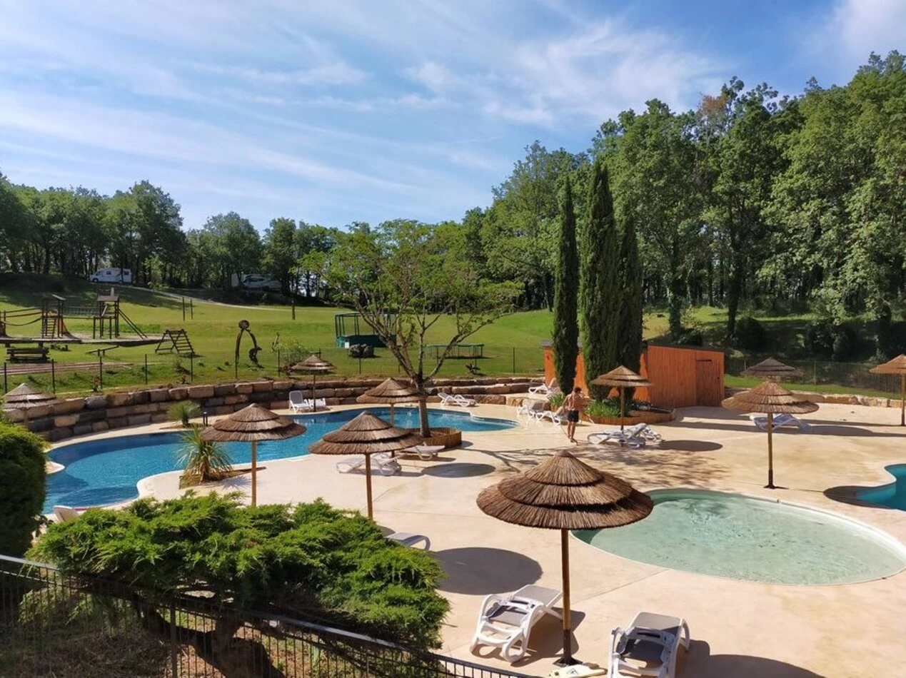 CAMPING LA TRUFFIERE 3*, Camping 3* à Saint Cirq Lapopie (Lot) - Location Cabane pour 8 personnes - Photo N°11