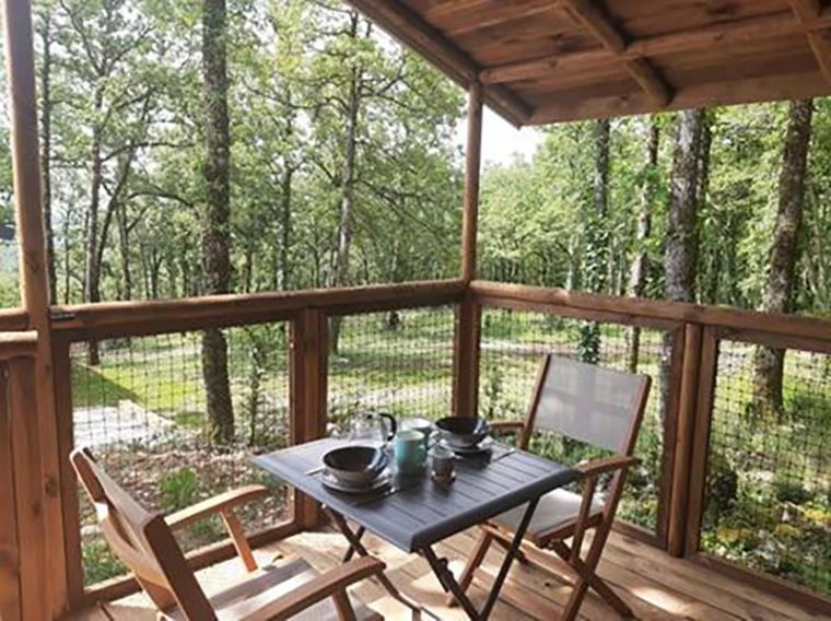 CAMPING LA TRUFFIERE 3*, Camping 3* à Saint Cirq Lapopie (Lot) - Location Cabane pour 2 personnes - Photo N°3
