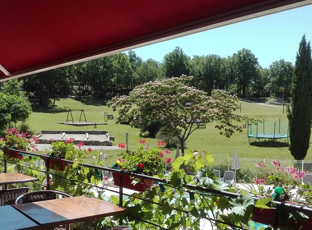 CAMPING LA TRUFFIERE 3*, Camping 3* à Saint Cirq Lapopie (Lot) - Location Chalet pour 4 personnes - Photo N°12