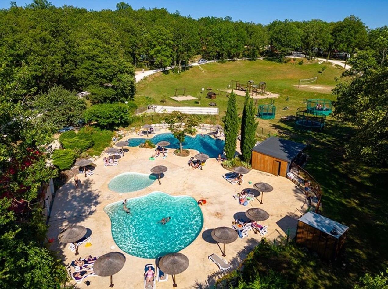 CAMPING LA TRUFFIERE 3*, Camping 3* à Saint Cirq Lapopie (Lot) - Location Chalet pour 6 personnes - Photo N°2
