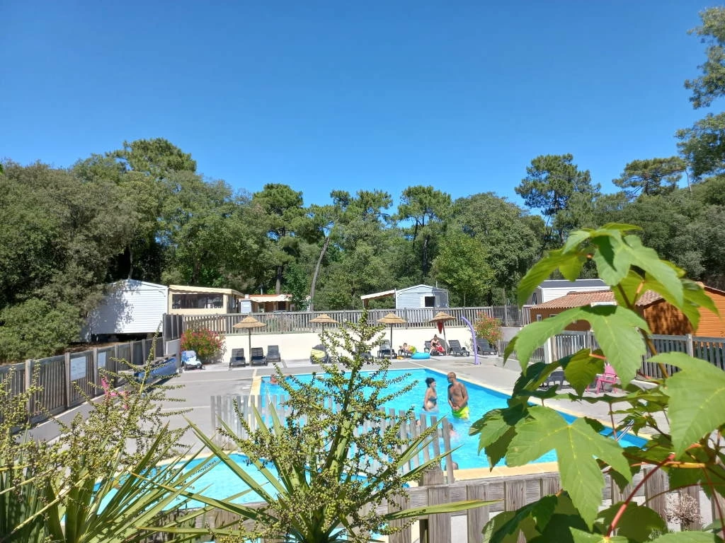 Camping Parfums d'Eté 4*, Camping 4* à Jard sur Mer (Vendée) - Location Tente équipée pour 5 personnes - Photo N°11